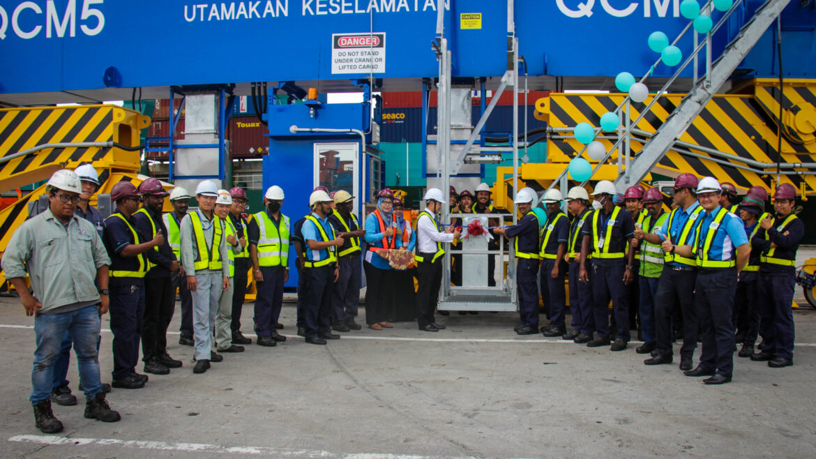 WESTPORTS MALAYSIA CELEBRATES THE ARRIVAL OF 3 LATEST SUPER POST PANAMAX QUAY CRANE